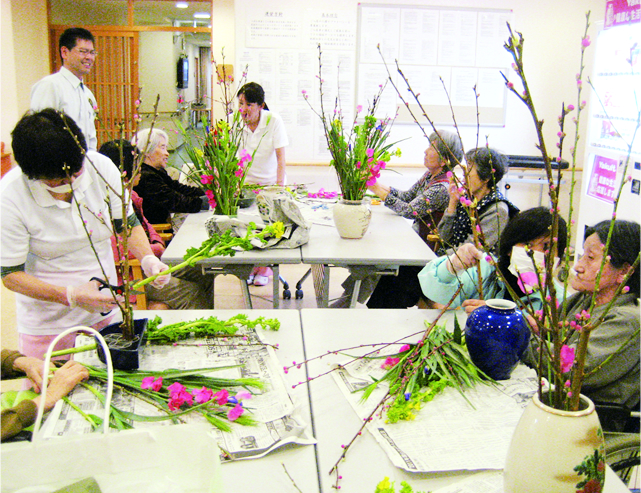 皆で楽しむ生け花